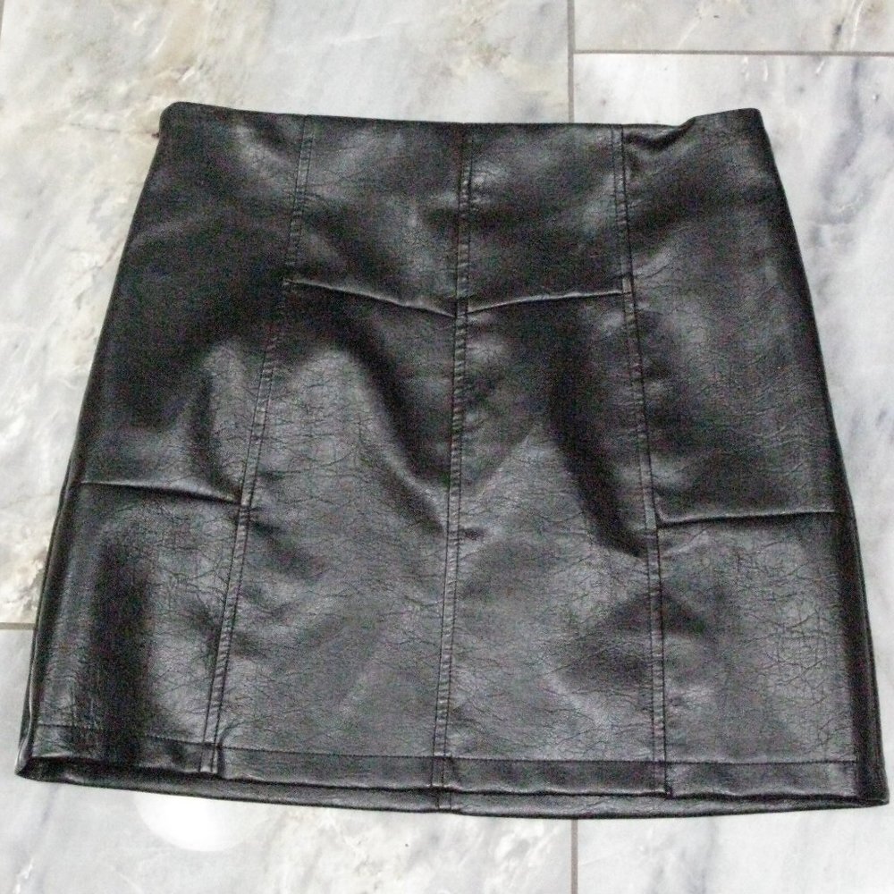 Shein Black Vegan Leather Mini Skirt Size Large